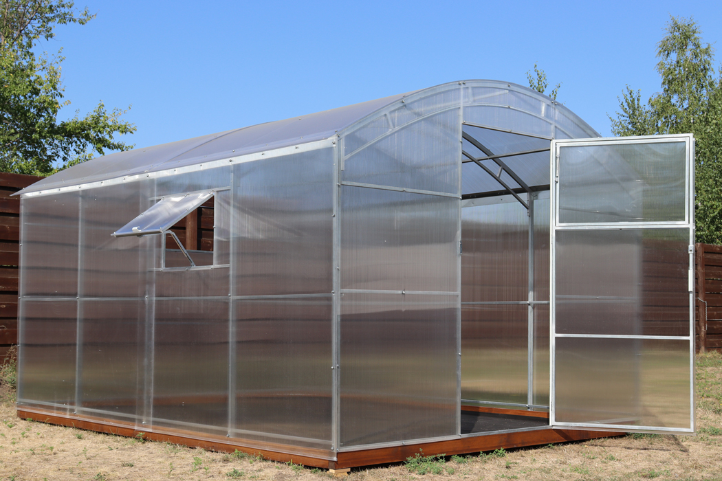 Coming Soon: Polycarbonate Greenhouse “MaxGrow”